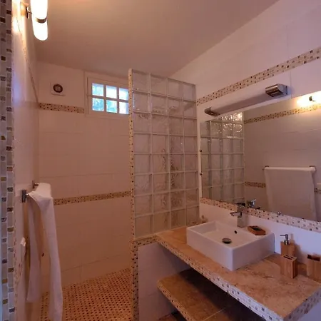 Villa, Domaine De L'ogliastru * Olmeto (Corsica)