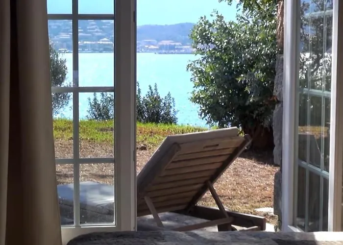 Villa, Domaine De L'ogliastru * Olmeto (Corsica)