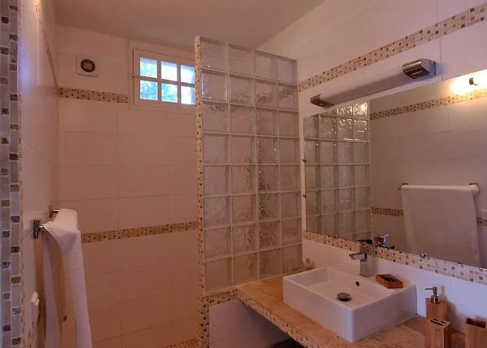 Villa, Domaine De L'ogliastru * Olmeto (Corsica)
